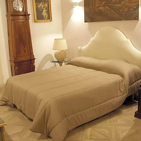 Couette-café La Maison 2*
